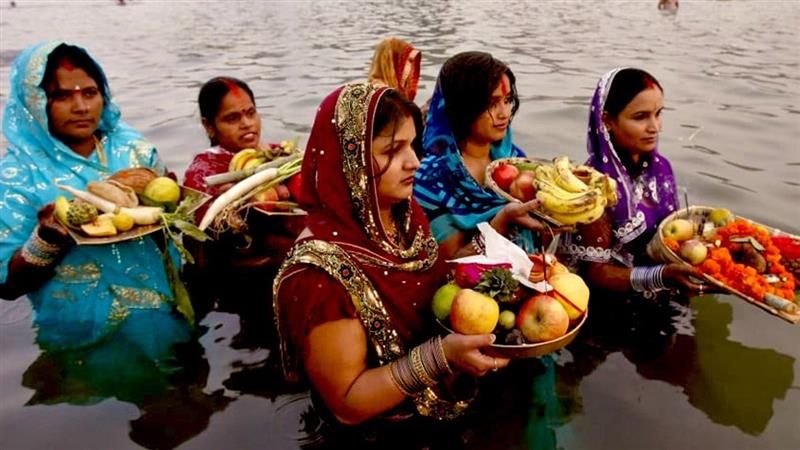 Chhath Puja 2024: কেন পালিত হয় ছট পুজো? জানুন চার দিনের কঠিন উপবাসের আচার-অনুষ্ঠানের নিয়ম