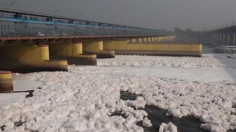 Yamuna River: যমুনায় বিষাক্ত ফেনা আরও ভয়াবহ আকার ধারণ করছে, দেখুন ভিডিও