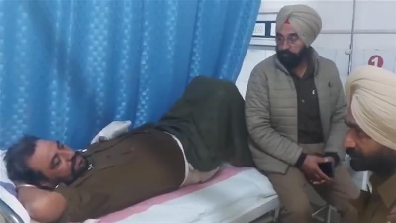 Punjab: কৃষকদের মধ্যে বচসায় বাধা দিতে গিয়ে আক্রান্ত ১১ জন পুলিশ, রণক্ষেত্র পরিস্থিতি ভাতিন্ডায়