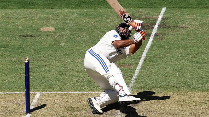 Rishabh Pant Century: ধোনিকে টপকে সেঞ্চুরির সপ্তম শিখরে পন্থ, লিডসে রানের এভারেস্টের পথে গিলরা
