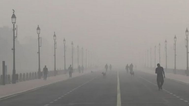 Delhi: মরসুমের শীতলতম রাত দিল্লিতে, দূষণের মাঝে ঠান্ডার কাঁপুনি শুরু রাজধানীতে