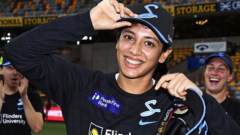 Smriti Mandhana in Adelaide Strikers: দেখুন, মহিলা বিগ ব্যাশ লিগে অ্যাডিলেড স্ট্রাইকার্সে অভিষেক স্মৃতি মান্ধানার