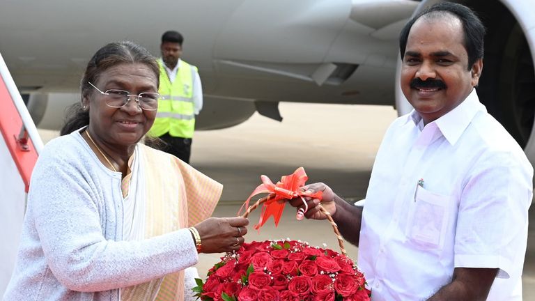 President Droupadi Murmu: তামিলনাড়ুতে ৩ দিনের সফরে কোয়েম্বাটোরে পৌঁছলেন রাষ্ট্রপতি দ্রৌপদী মুর্মু