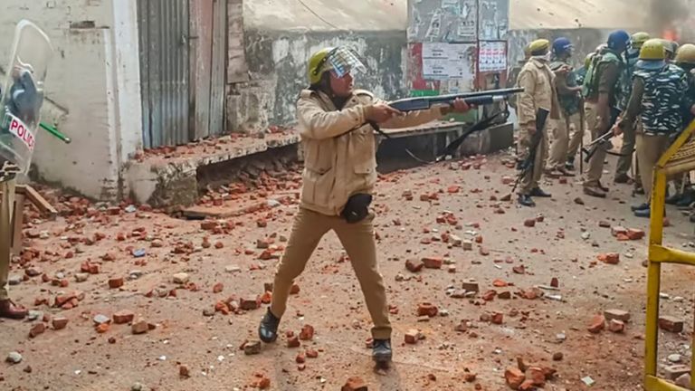 Sambhal Violence Incident: সম্বলে পাথর বর্ষণের ঘটনায় বিচার বিভাগীয় তদন্তের নির্দেশ দিল উত্তর প্রদেশ সরকার