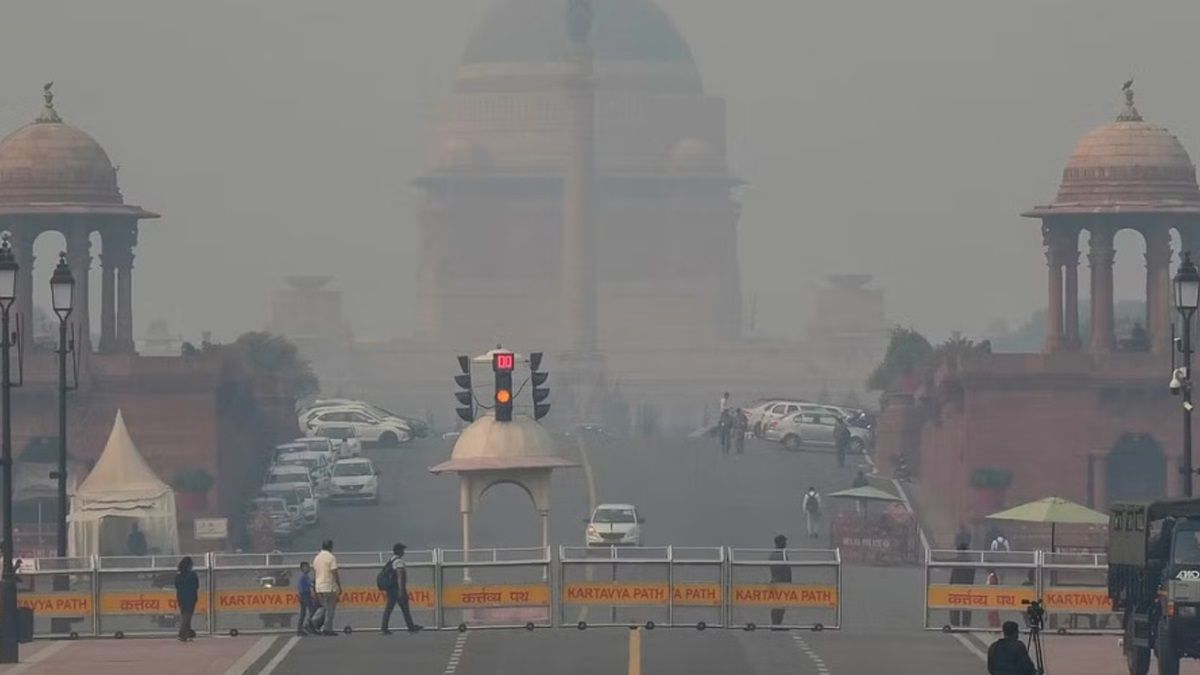 Delhi Air Pollution: গুরুতর দূষণে মুখ ঢেকেছে রাজধানী দিল্লি, অনলাইনে চলবে স্কুল, কলেজ, নির্দেশিকা জারি স্বাস্থ্য মন্ত্রকের