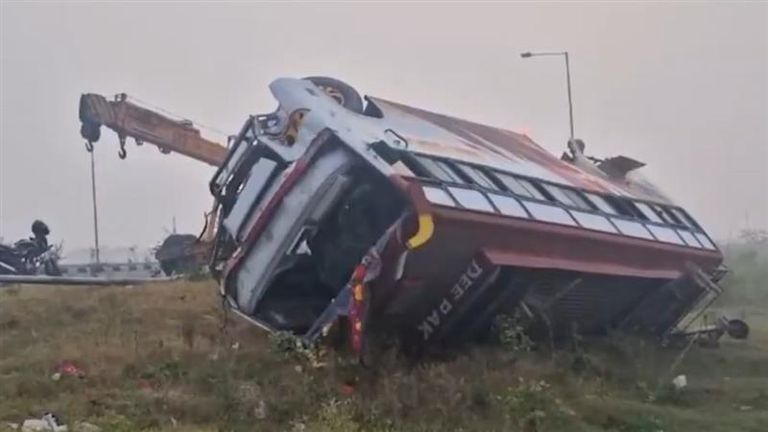 Bus Accident:কমপক্ষে ৪৫ জন যাত্রী নিয়ে উল্টে গেল বাস, হাসপাতালে ১২