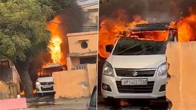 Fire In Car:আচমকা গাড়িতে আগুন, পুড়ে ছাই সাদা ওয়াগনআর, দেখুন ভিডিয়ো