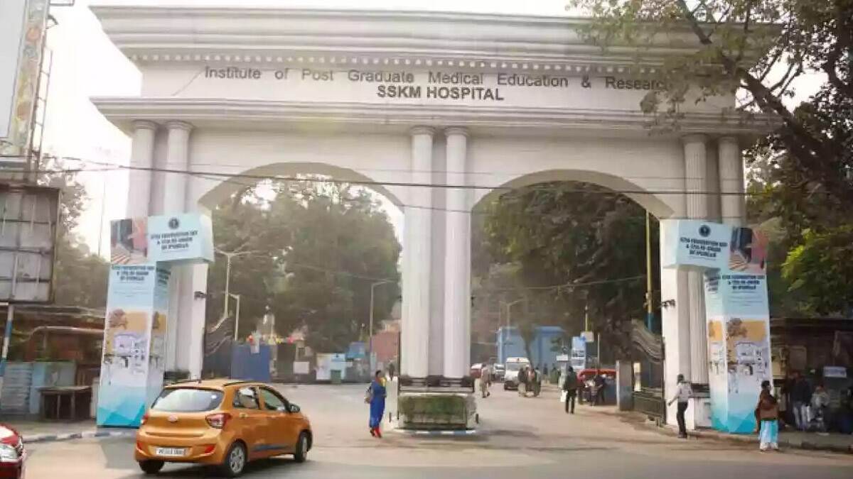 SSKM Hospital: নার্সকে পেটালো রোগী, বাড়িতে যাওয়ার বায়না সামলাতে গিয়ে হুলুস্থুলু কাণ্ড এসএসকেএম হাসপাতালে