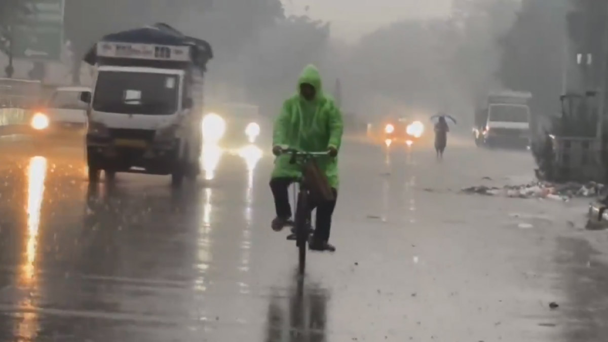 Artificial Rain in Delhi: দিল্লিতে কৃত্রিম বৃষ্টির পথে বাধা বর্ষা, দূষণ ঠেকাতে ক্লাউড সিডিং কেন? কী এই প্রকল্প জানুন