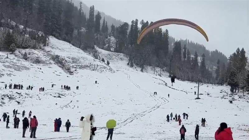 Himachal Snowfall: হিমাচলে বছরের প্রথম তুষারপাত, বন্ধ ৮৭টি রাস্তা