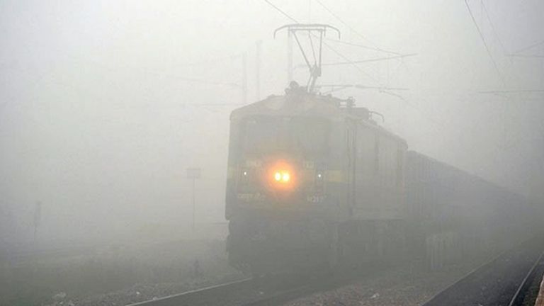 Train Late Due To Fog: বর্ষশেষে চরম ভোগান্তি রেল যাত্রীদের, কুয়াশার কারণে দেরিতে চলছে ৩০টি ট্রেন; জানাল রেল কর্তৃপক্ষ