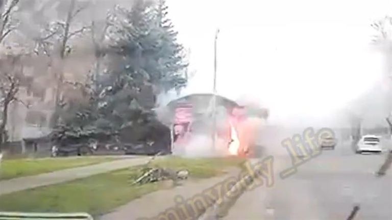 Russia Fireworks Kiosk Exploded: রাশিয়ার বাজি কারখানায় ভয়াবহ বিস্ফোরণ, দেখুন ভিডিয়ো