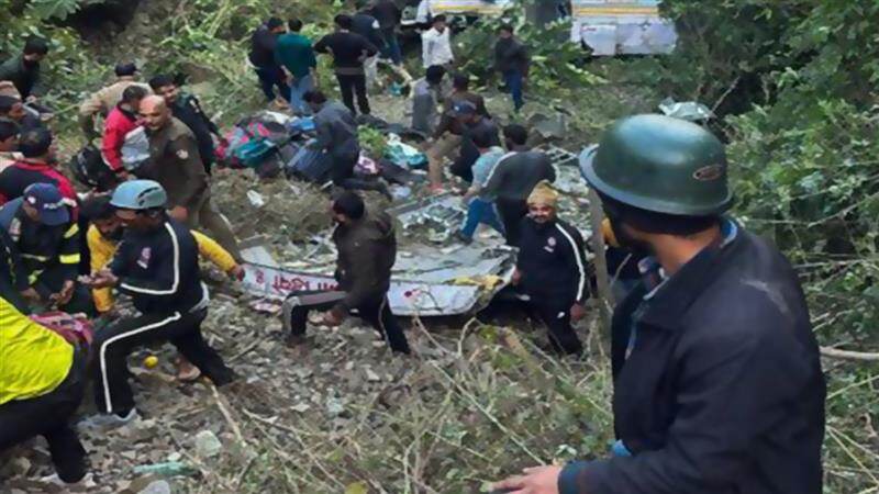 Bhimtal Bus Accident: বড়দিনে মর্মান্তিক দুর্ঘটনা, নৈনিতালের খাদে যাত্রীবাহী গাড়ি পড়ে মৃত ৪, আহত অনেকে, ক্ষতিপূরণ ঘোষণা মুখ্যমন্ত্রীর