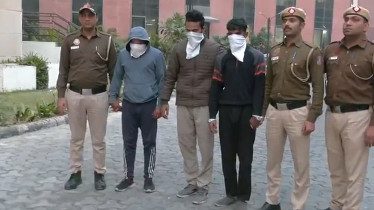 Delhi: দিল্লিতে ১৮ লক্ষ টাকার ডাকাতি, গ্রেফতার ৩ নাবালক সহ ১ কুখ্যাত অপরাধী,