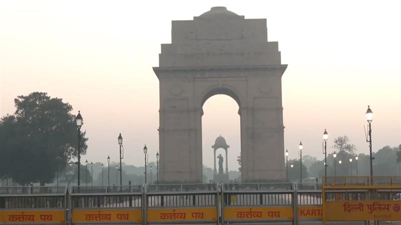 Delhi AQI: শীতের আমেজে দিল্লিতে দমবন্ধ পরিবেশে, মাত্রা ছাড়াল দূষণ