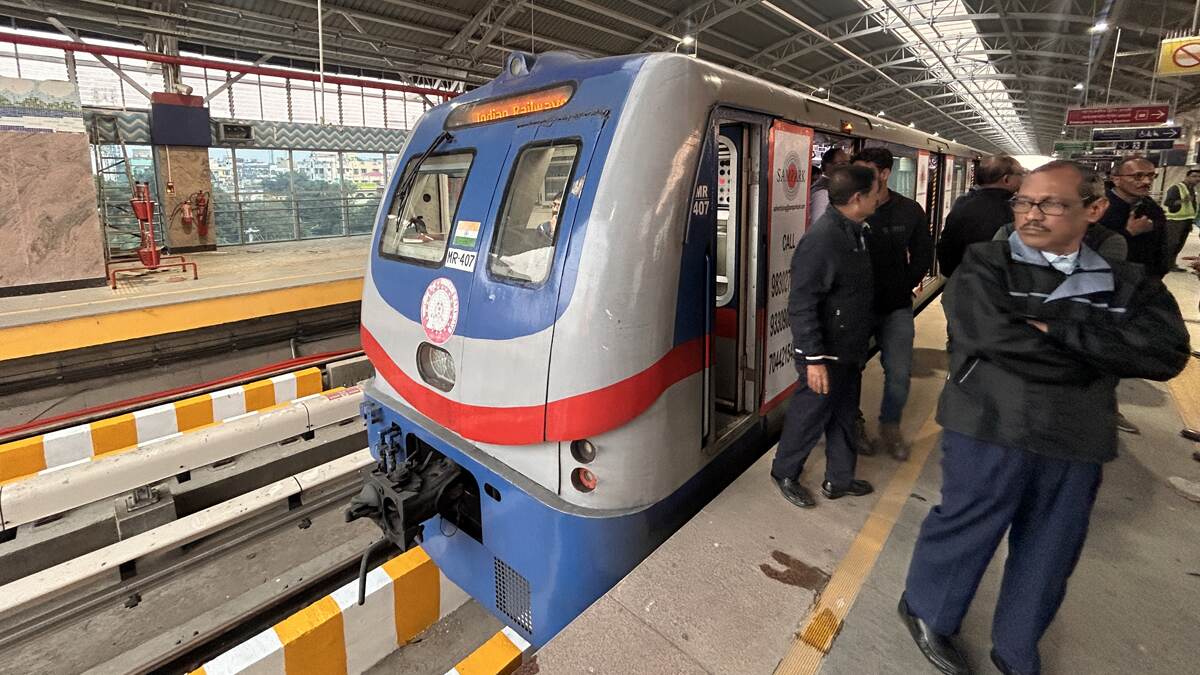 Kolkata Metro: আগামী বছরেই কি বিমানবন্দর রুটে গড়াবে মেট্রো রেলের চাকা? শনিবার থেকেই শুরু হল ট্রায়াল রান