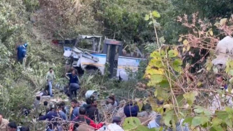 Uttarakhand Accident: বড়দিনে বিপত্তি, খাদে উল্টে গেল বাস, মৃত ৪, আহত ২৪