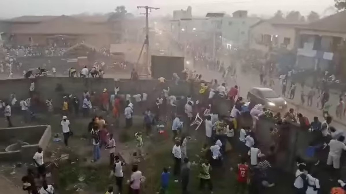 Guinea Video: মৃতদেহে ভরে গেল রাস্তা, মর্গ, ম্যাচের মাঝে গন্ডগোলে ১০০ জনের ভয়াবহ মৃত্যু
