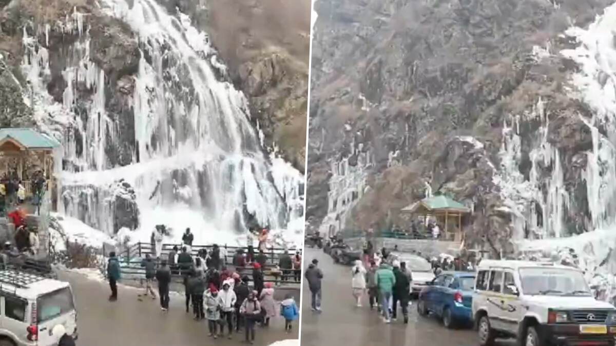 Jammu and Kashmir:বরফে জমেছে ঝর্ণা, কাশ্মীরের তুষারপাত দেখতে পর্যটকের ঢল