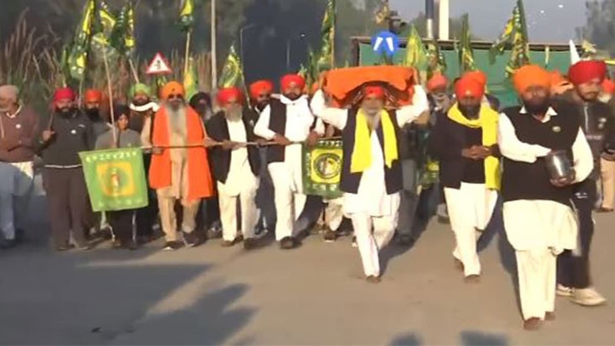 Farmers Protest: শম্ভু সীমান্তে পৌঁছতেই কৃষকদের যাত্রা পথ আটকাল পুলিশ, উত্তেজনা দমাতে হরিয়ানায় বন্ধ ইন্টারনেট পরিষেবা