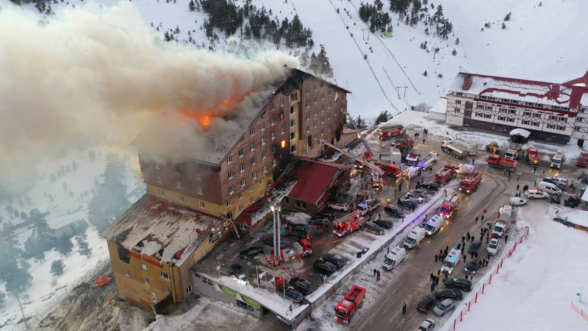 Turkey Hotel Fire Video: বিভীষিকার মত জ্বলে গেল মস্ত রিসোর্ট, ঝলসে মৃতের সংখ্যা বেড়ে ৬৬
