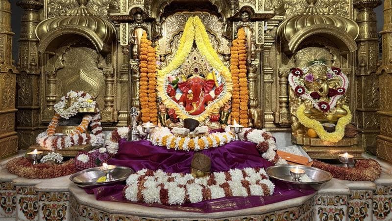 Siddhivinayak Temple: খোলামেলা পোশাকে গণপতির দর্শন নয়, সিদ্ধিবিনায়ক মন্দিরে চালু হল নয়া পোশাকবিধি