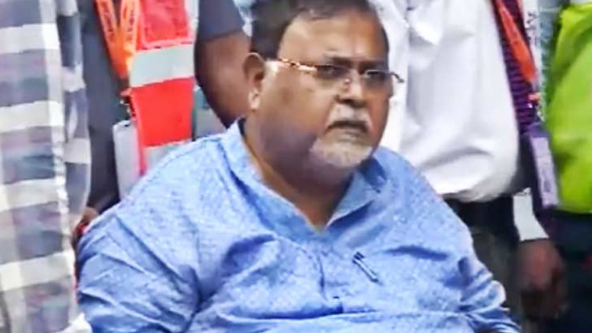 Partha Chatterjee: চাকরিহারাদের কান্নার মাঝে পার্থ চট্টোপাধ্যায়ের করুণ জামিনের আবেদন