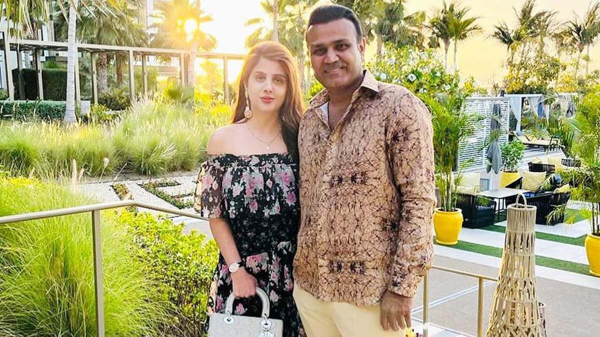 Virender Sehwag Divorce: বিয়ের ২০ বছর পর ডিভোর্স গুঞ্জন, ইনস্টায় একে অপরকে আনফলো করলেন বীরেন্দ্র সেহওয়াগ ও স্ত্রী আরতি