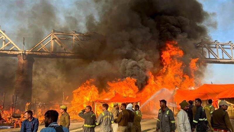 Fire Blaze Erupts In Maha Kumbh 2025 Video: ফের আগুন লাগল মহাকুম্ভে, পুড়ে ছাই বেশ কিছু কুটির, দেখুন