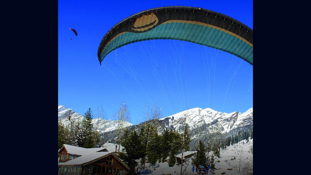 Tandem Paragliding Crashes: ট্যান্ডেম প্যারাগ্লাইডিং দুর্ঘটনায় দুই পর্যটকের মৃত্যু