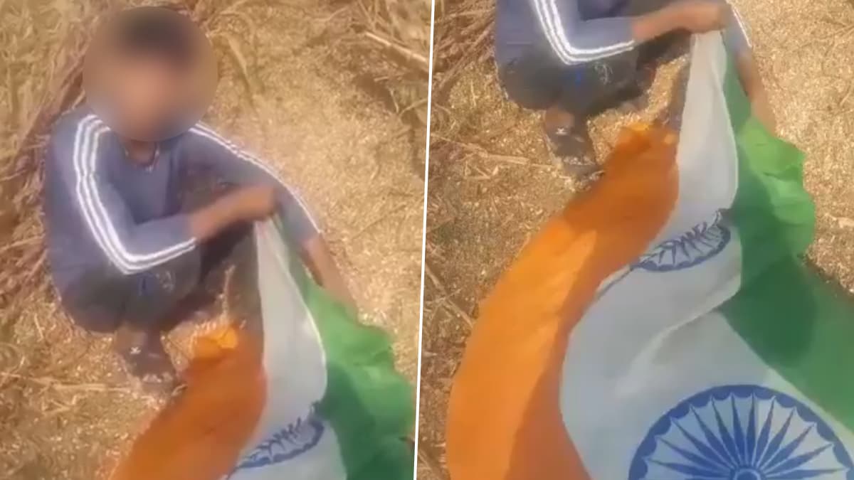 Tricolour Insulted! জাতীয় পতাকা দিয়ে বানানো হল বস্তা, প্রজাতন্ত্র দিবসের আগে যুবকের কাণ্ডে দায়ের অভিযোগ