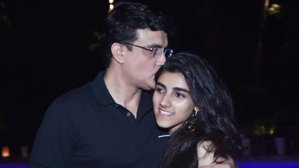 Sourav Ganguly's Daughter's Car Accident: বাসের রেষারেষিতে দুর্ঘটনার কবলে সৌরভ গঙ্গোপাধ্যায়ের মেয়ের গাড়ি, অল্পের জন্য রক্ষা পেলেন সানা, গ্রেফতার অভিযুক্ত