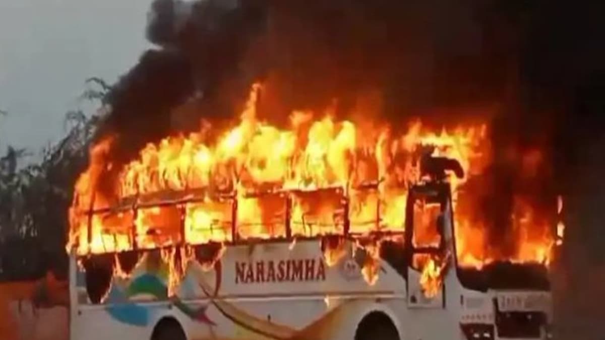 Vrindavan Bus Caught Fire: প্রয়াগরাজে মহাকুম্ভে ৫০ জন পূণ্যার্থী ভর্তি বাসে ভয়াবহ আগুন, হত ১