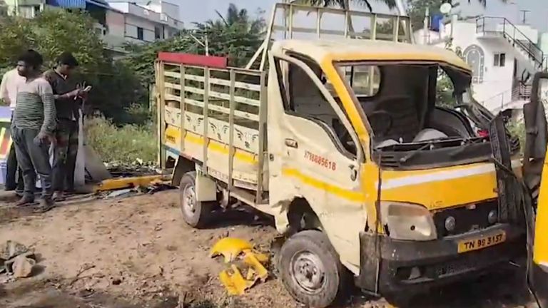 Tamil Nadu Bus Accident:নিয়ন্ত্রণ হারিয়ে উল্টে গেল স্কুলবাস, গুরুতর আহত একাধিক পড়ুয়া