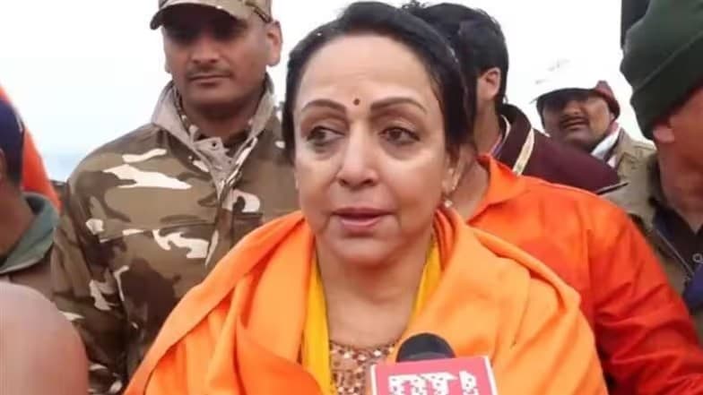 Hema Malini at Mahakumbh 2025:মৌনী অমাবস্যায় মহাকুম্ভে পুণ্য স্নান সারলেন হেমা মালিনী,দেখুন ভিডিয়ো