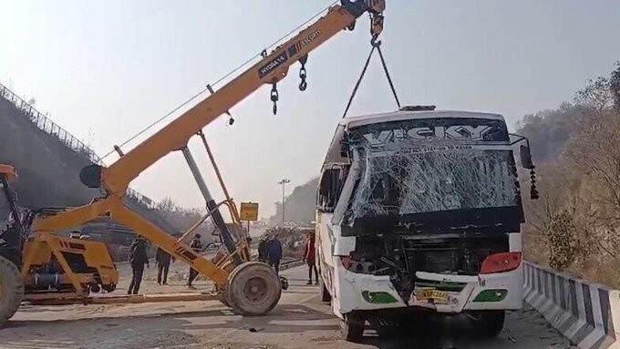 Accident In Jammu Kashmir: বৈষ্ণদেবী থেকে ফেরার পথে দুর্ঘটনা, বাস উল্টে আহত ১৫ তীর্থযাত্রী