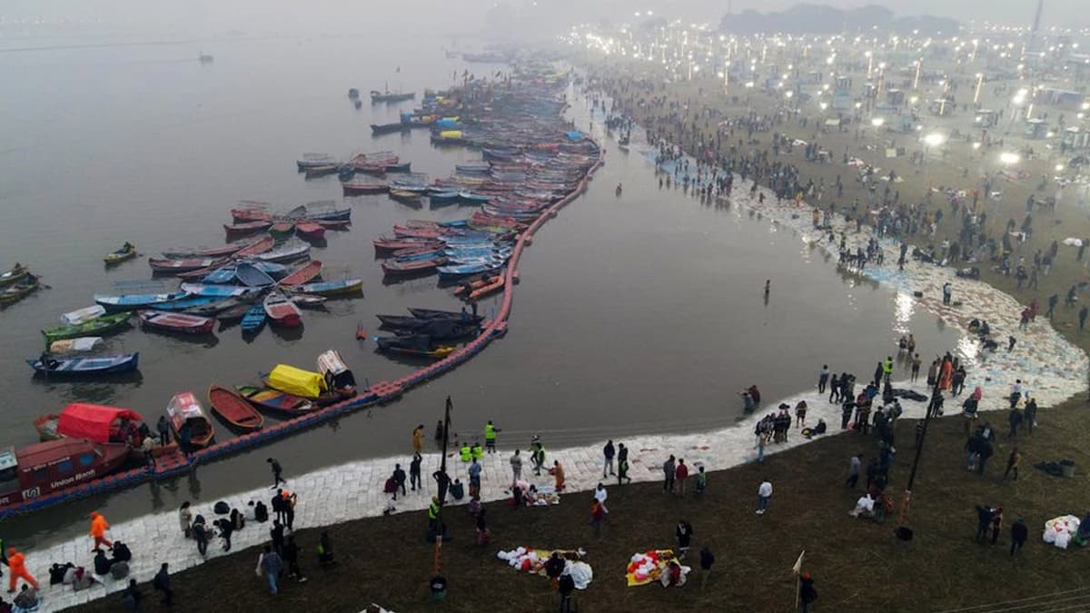 Maha Kumbh 2025: মহাকুম্ভ মেলায় কড়া নিরাপত্তা, ভক্তদের সুরক্ষায় ব্যবহৃত হচ্ছে এআই ড্রোন এবং ক্যামেরা