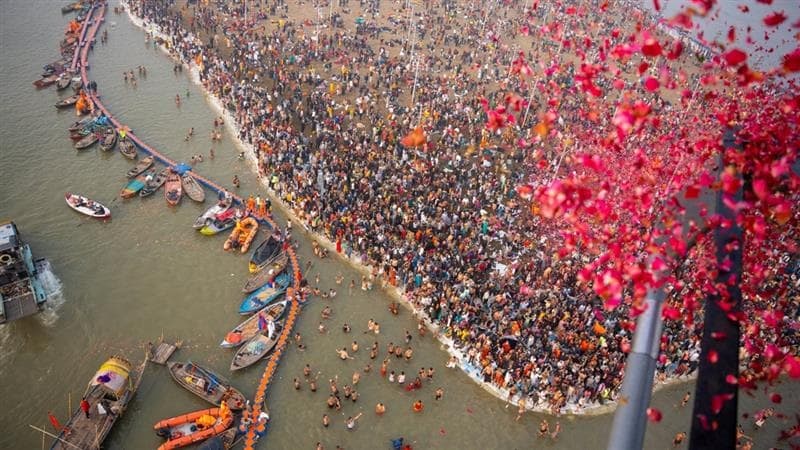 Maha Kumbh 2025: মহাকুম্ভ 'ঐক্যের মহাযজ্ঞ', ৭,৫০০ কোটির বিনিয়োগে মুনাফা ২ লক্ষ কোটির? মেগা মেলা থেকে যোগী রাজ্যের আর্থিক বৃদ্ধি দৌঁড়বে