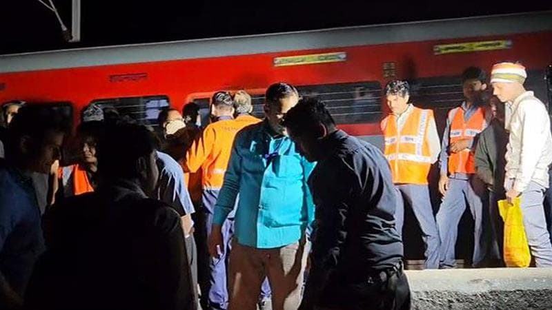 Maharashtra Jalgaon Rail Accident:মহারাষ্ট্রের জলগাঁওতে ট্রেনের ধাক্কায় মৃত্যু বহু যাত্রীর, ১.৫ লক্ষ টাকা ক্ষতিপূরণ ঘোষণা রেল মন্ত্রকের