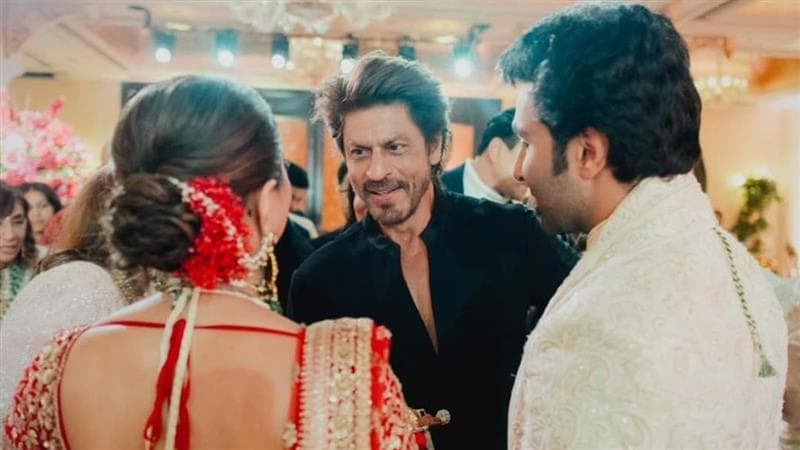 Shah Rukh Khan at Aadar-Alekha Wedding: আদর-আলেখার বিয়েতে সপরিবারে শাহরুখ খান, নবদম্পতিকে জড়িয়ে ধরে বাদশার আশীর্বাদ