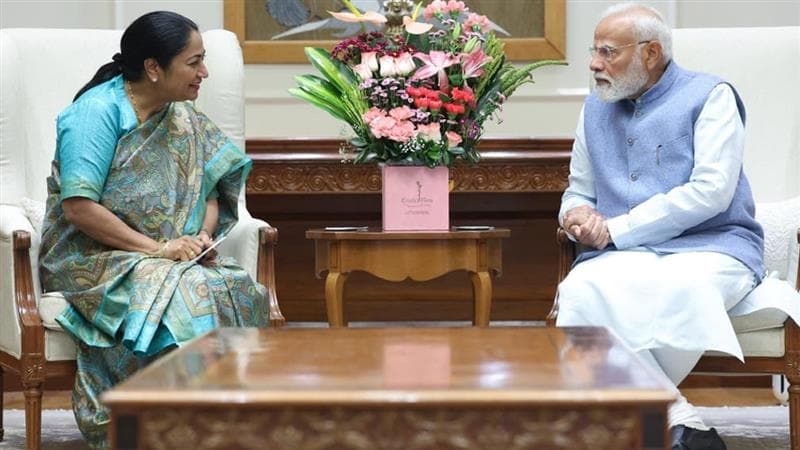 Delhi CM Rekha Gupta Meets PM Narendra Modi: নমোর বাসভবনে দিল্লির নতুন মুখ্যমন্ত্রী, মোদীর সঙ্গে সাক্ষাৎপর্ব সারলেন রেখা গুপ্ত