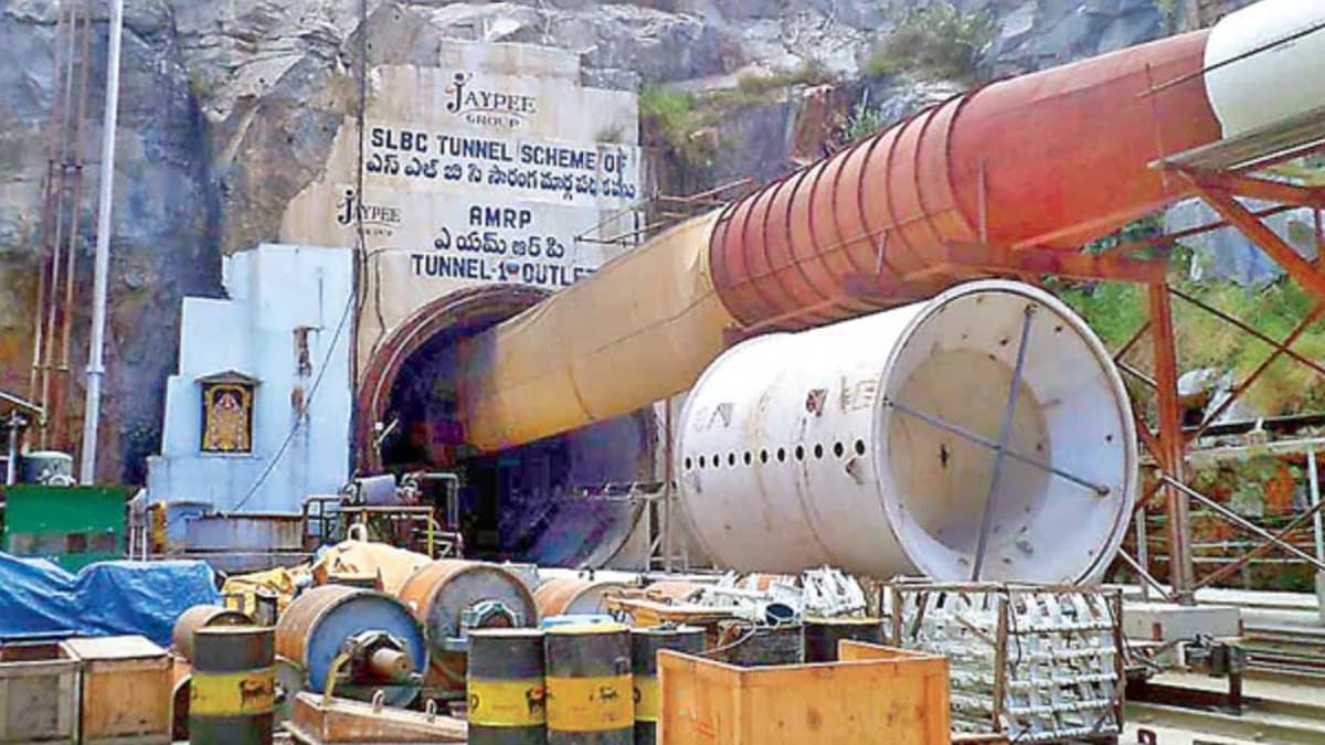 Tunnel Roof Collapses in Telangana: তেলেঙ্গানায় ধসে পড়ল সুড়ঙ্গের ছাদ, ধ্বংসাবশেষের নীচে আটকে বহু শ্রমিক