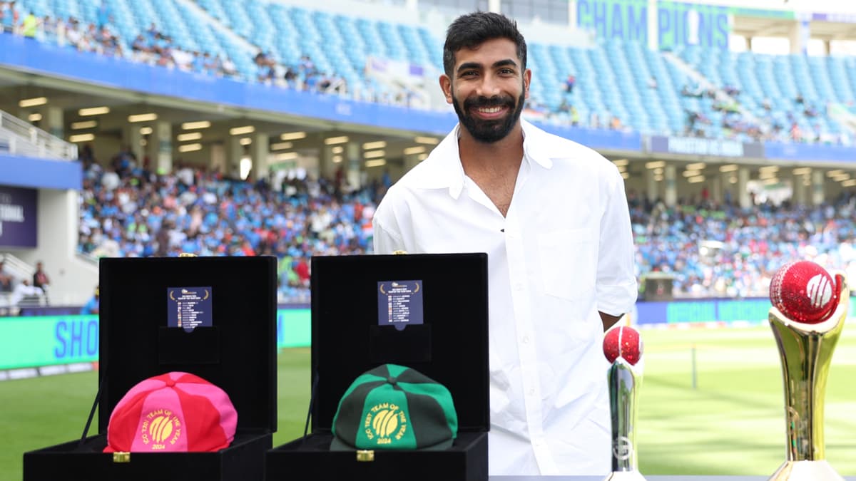 Jasprit Bumrah in Dubai: দেখুন, ভারত বনাম পাকিস্তান ম্যাচ দেখতে দুবাইয়ে হাজির জসপ্রীত বুমরাহ, নিলেন আইসিসি পুরষ্কারও