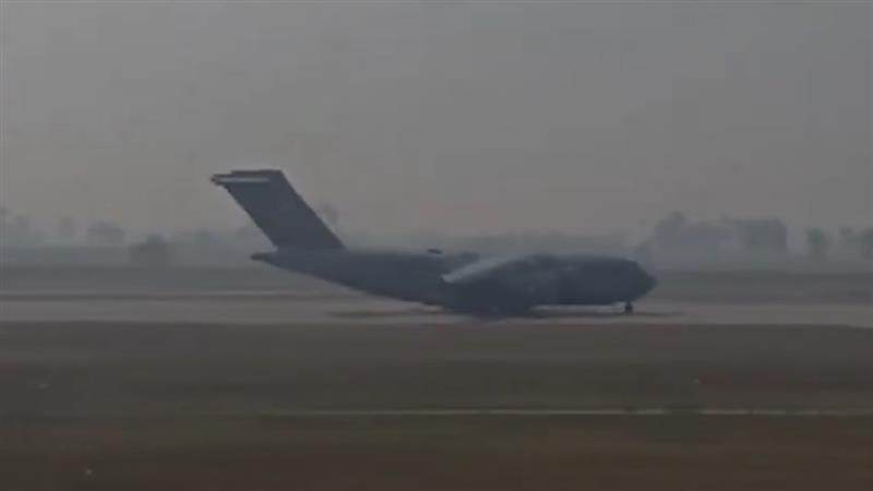 US C-17 Military Aircraft Lands Amritsar: ভারতীয়দের পায়ে শিকল বেধে দেশে ফেরাল ট্রাম্প সরকার? দেখুন মার্কিন সেনা বিমানের ভিতরের ছবি