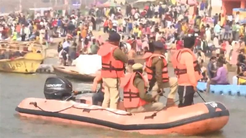 Maha Kumbh 2025: ‘মহাকুম্ভের জল ব্যাকটেরিয়ায় ভরা’, ত্রিবেণী সঙ্গমে পুলিশ ও এসডিআরএফ-এর টহল