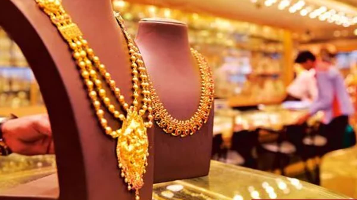 Gold Price: সর্বকালীন রেকর্ড দরে পৌঁছল সোনা, ট্রাম্পের দুনিয়ায় সোনার দামে ছ্যাঁকা!