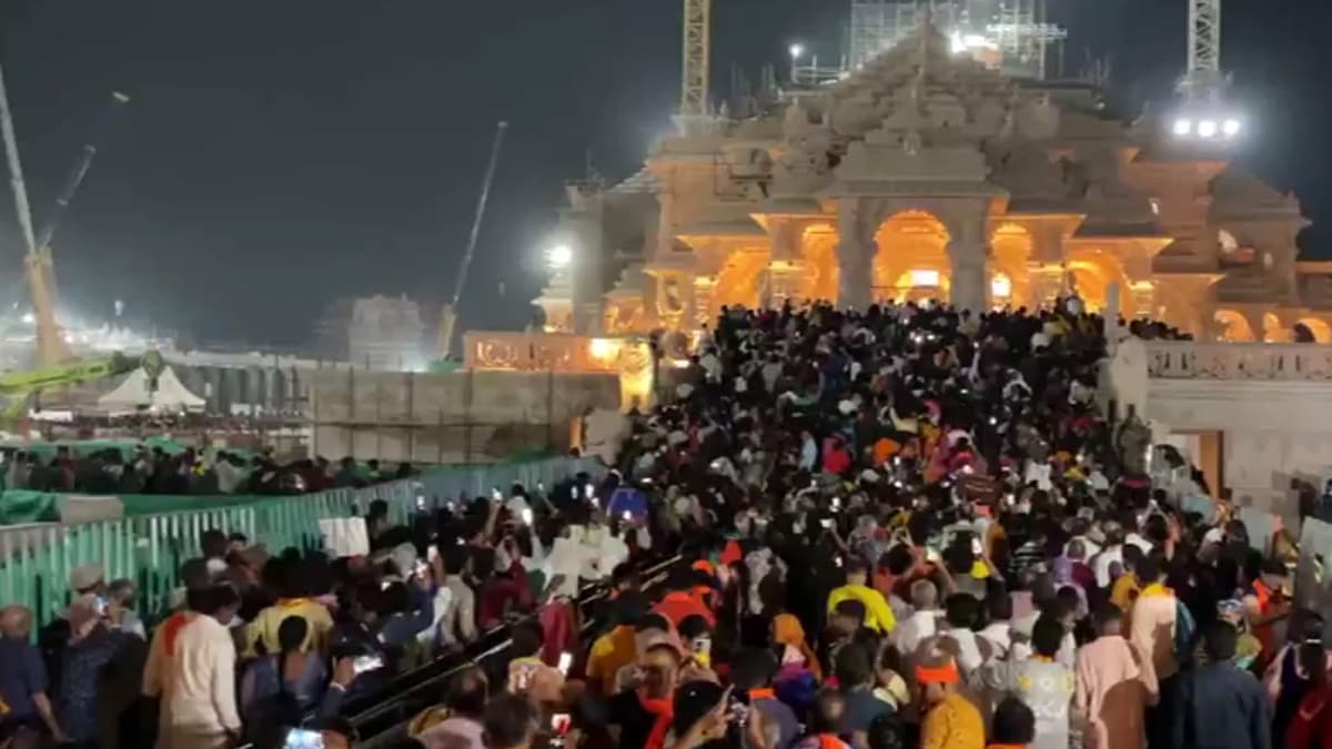 Mahakumbh Devotees Visiting Ayodhya Ram Mandir: মহাকুম্ভ স্নান সেরে অযোধ্যার রাম মন্দিরে ছুটলেন পুণ্যার্থীরা, রামলালার দর্শনে জনজোয়ার