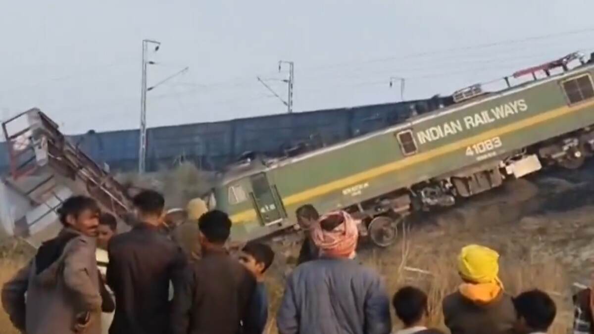 Train Derailment: সিগনালে দুই মালগাড়ির ধাক্কা, লাইনচ্যুত ইঞ্জিন-সহ গার্ডের কামরা