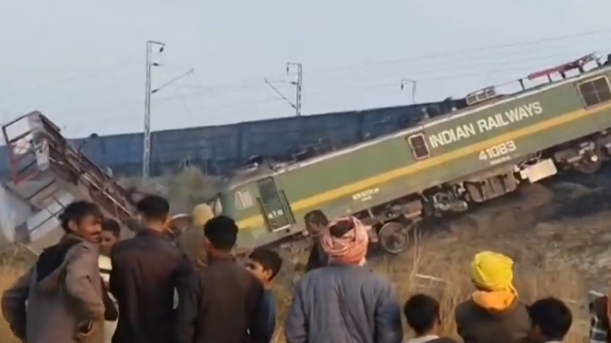 Train Derailment: সিগনালে দুই মালগাড়ির ধাক্কা, লাইনচ্যুত ইঞ্জিন-সহ গার্ডের কামরা