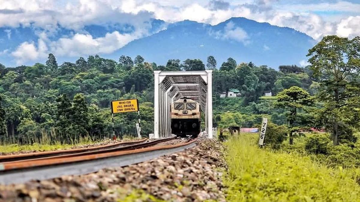 Northeast Frontier Railway: ত্রিপুরায় বহু প্রতিক্ষিত বৈদ্যুতিক ট্রেন চালানোর উদ্যোগ শুরু করল উত্তর-পূর্ব সীমান্ত রেল